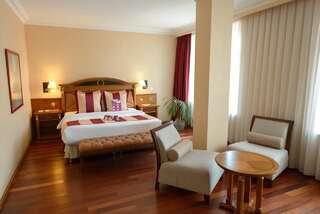 Отель Crowne Plaza Minsk Hotel Минск Улучшенный номер - для курящих-6
