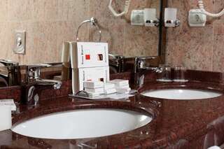 Отель Crowne Plaza Minsk Hotel Минск Люкс с 1 спальней-2