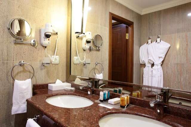 Отель Crowne Plaza Minsk Hotel Минск-49